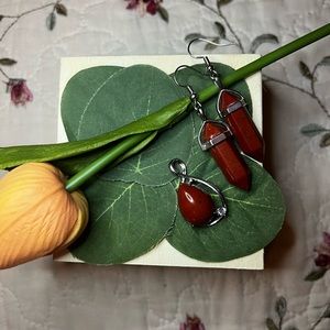 Red jasper earrings and pendant set.